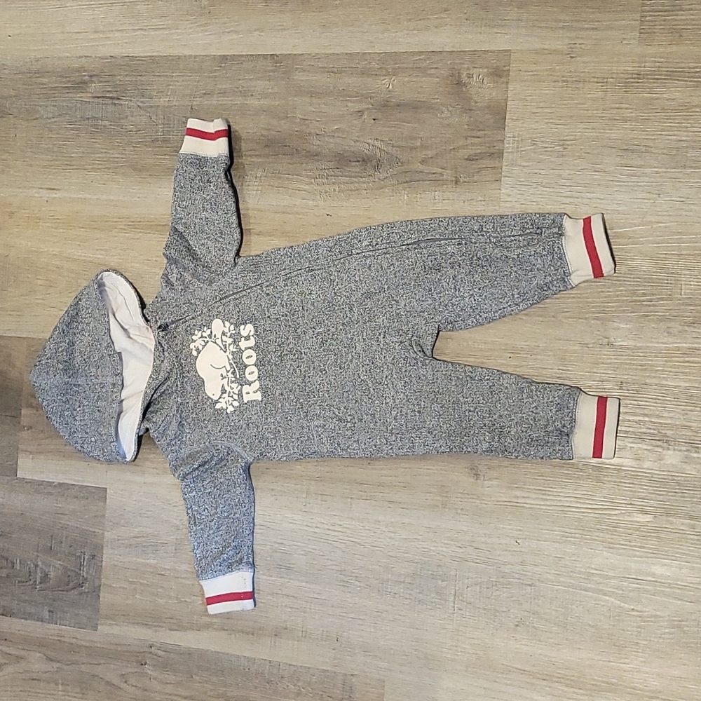 Roots - Baby's One-piece. Gray white and red. Size: 6-12m